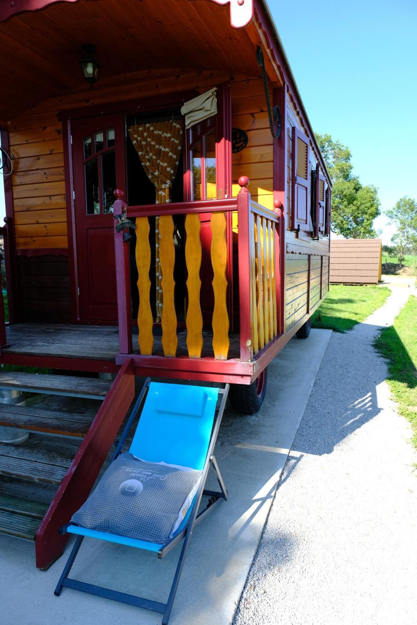 Les Roulottes De La Ferme Des Chanaux Saint-Julien-d'Ance Exterior photo
