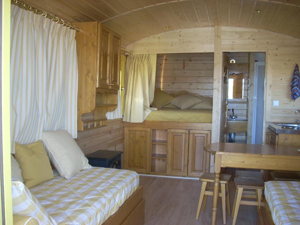 Les Roulottes De La Ferme Des Chanaux Saint-Julien-d'Ance Room photo